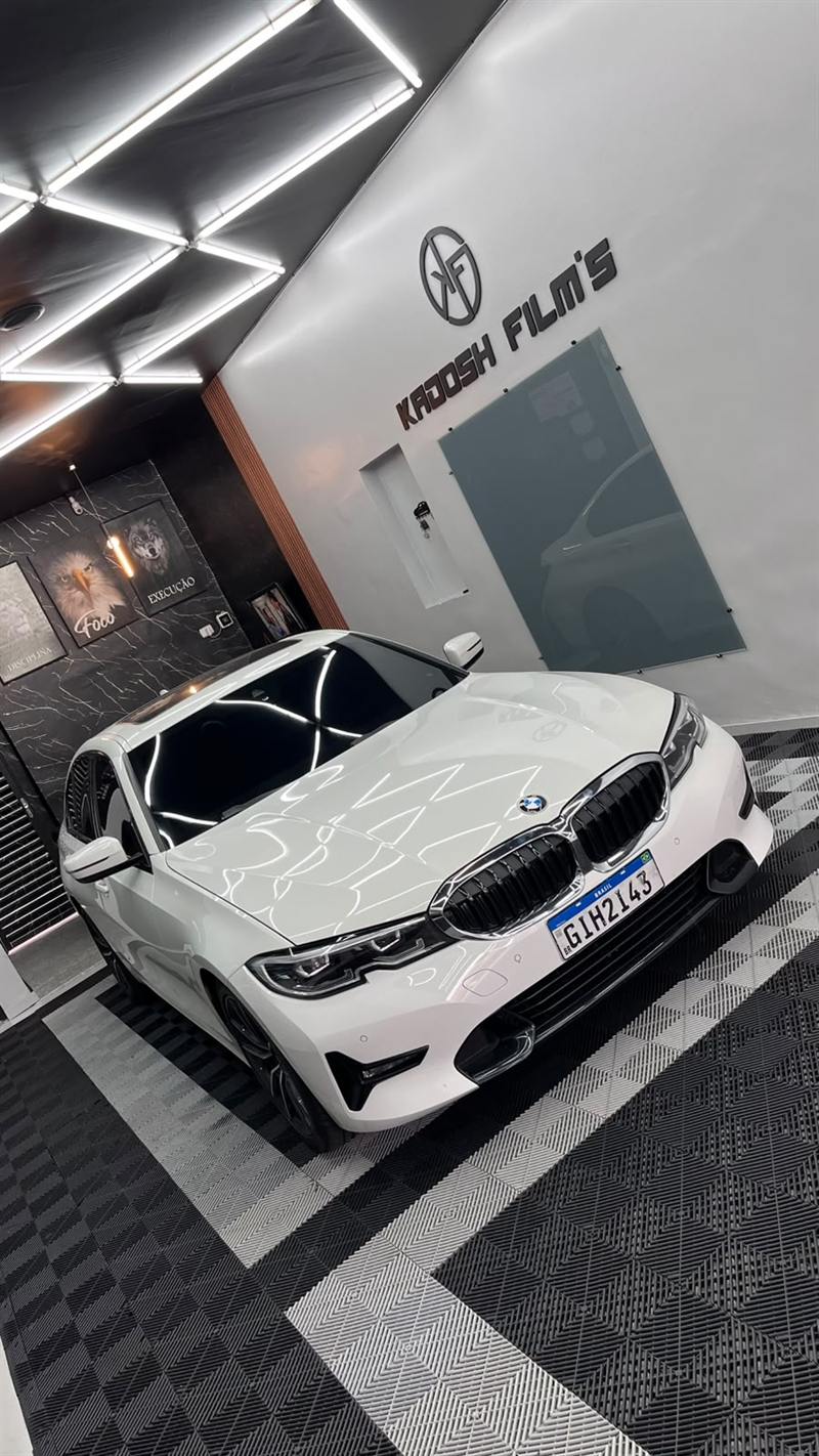 BMW branca com película automotiva em Diadema