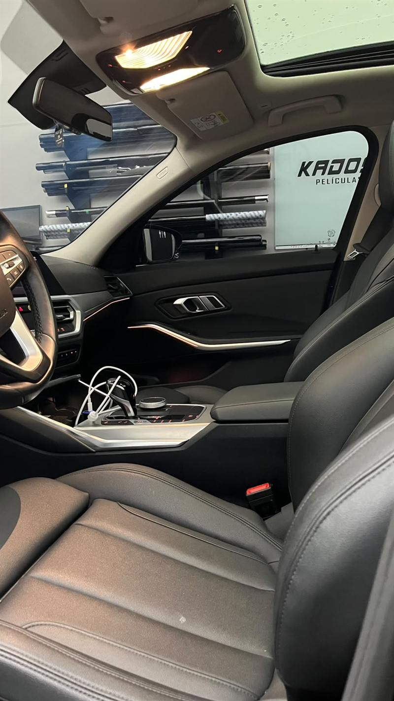 Interior de BMW protegido com película automotiva